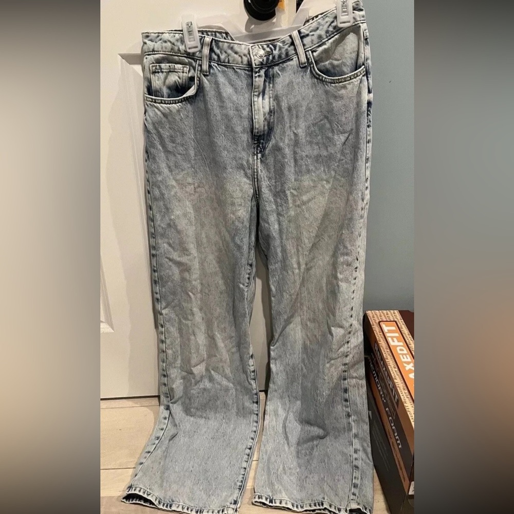Forever 21 Women’s Light Blue Wide Leg Size 31 Jeans